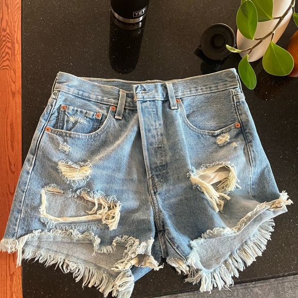 Levi’s 501s Denim Ripped Shorts Size 29 - Picture 1 of 6